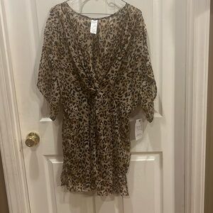 Doesn’t fit right on me, but a cute swim cover up